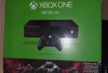 Xbox One 500GB in 10/10 Condition