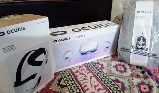 Oculus Quest 2 (128GB) -with Original Strap and Case.