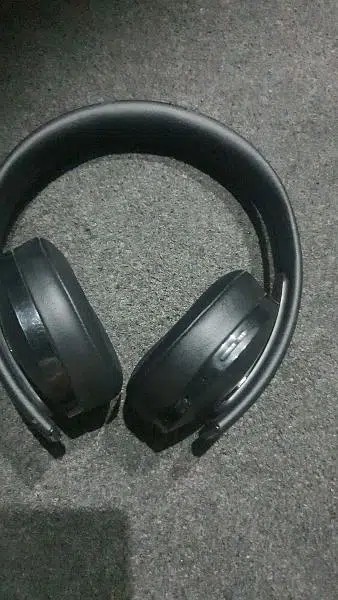 Sony PlayStation 4 Gold Wireless Stereo Headset