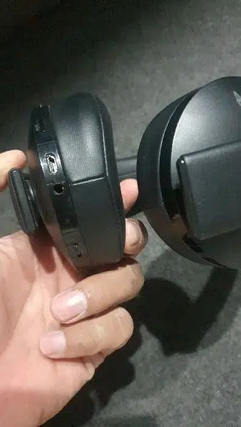 Sony PlayStation 4 Gold Wireless Stereo Headset