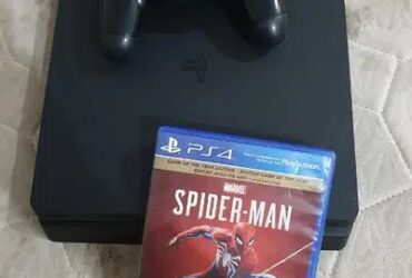 Ps4 slim 1 tb with controller and 5 games
