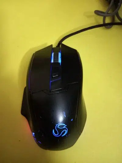 Gaming headphones and mouse