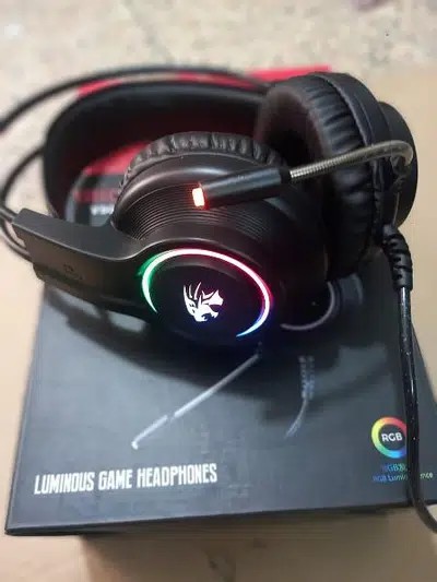 Gaming headphones and mouse