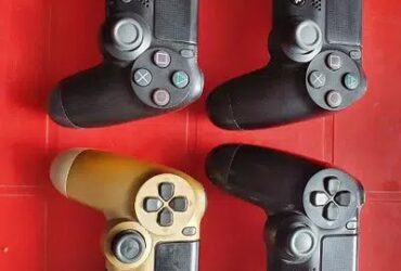 Ps4 original controllers 10/10 condition