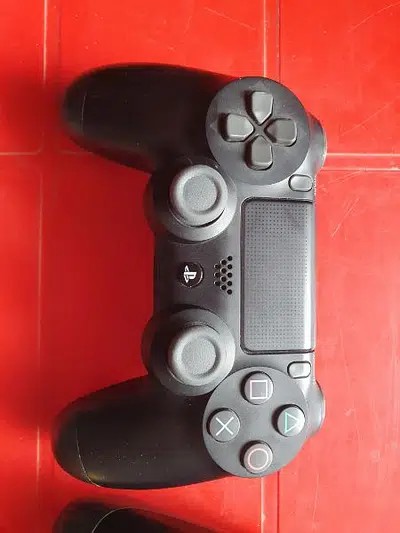 Ps4 original controllers 10/10 condition