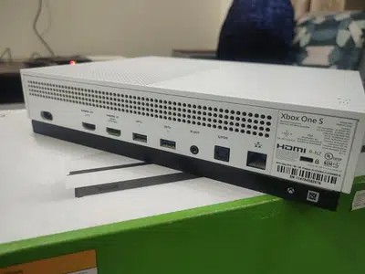 Xbox One S 4K 1TB With 2 Wireless Controllers and Free Games