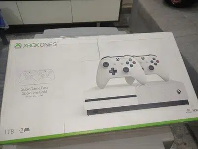 Xbox One S 4K 1TB With 2 Wireless Controllers and Free Games