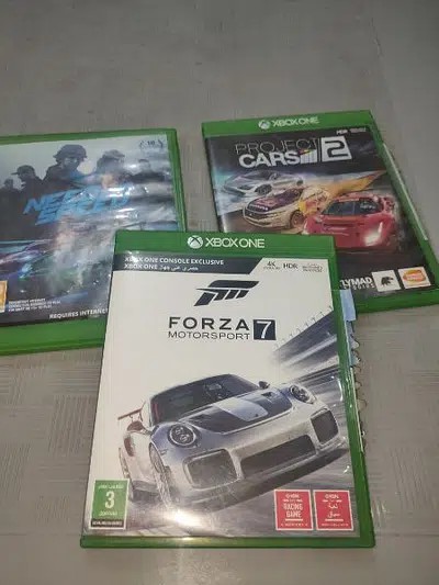 Xbox One S 4K 1TB With 2 Wireless Controllers and Free Games