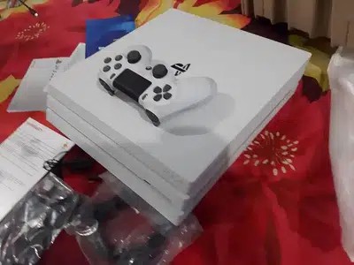 PS4 PRO WITH ONE CONTROLLER