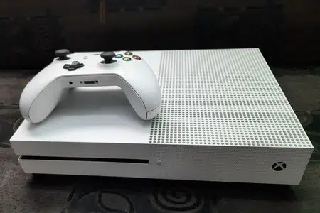 Xbox One S 1 TB 4K (GTA V + 5 More Games)