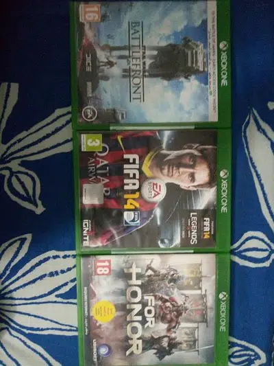 Xbox one s CDs pack of 3 battlefront, fifa 14 and for honor