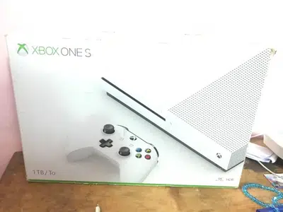 Logitect g920 racing wheel + shifter and X Box one s