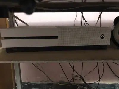 Logitect g920 racing wheel + shifter and X Box one s