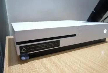Xbox one S 1TB 1000GB (with alll accessories in box)