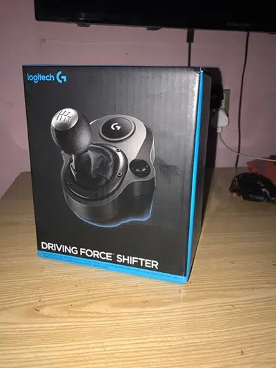 Logitect g920 racing wheel + shifter and X Box one s