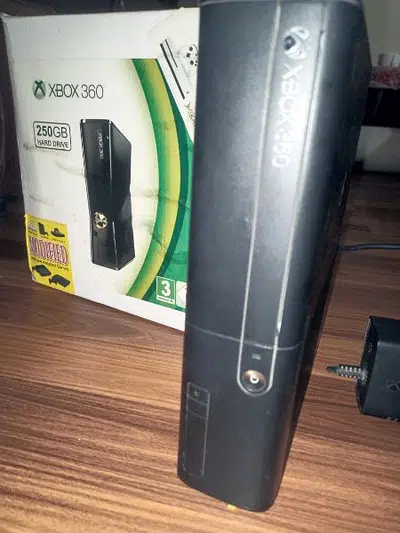 XBOX 360 10/9 For sale