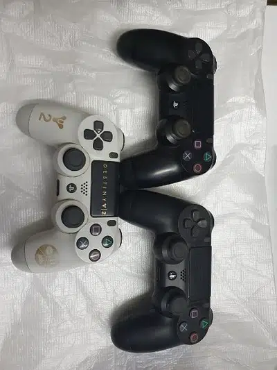 PS4 original controllers mint condition 10/10