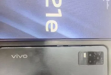 Vivo V21E 8+4GB 128 GB FOR sale under warranty complete box
