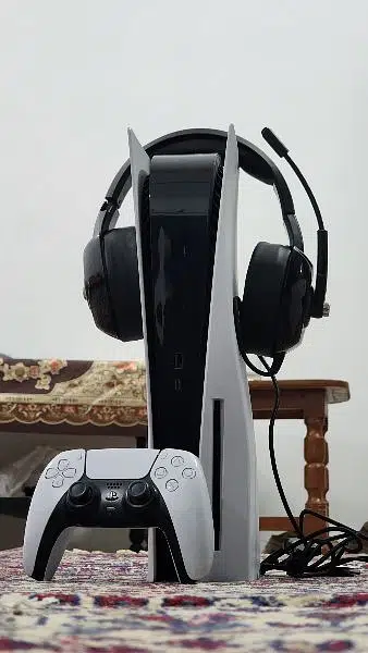 PS5 with 1 Controller/Gaming Head phones in Perfect Condition