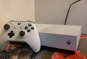Xbox one s with 6 DVD games
