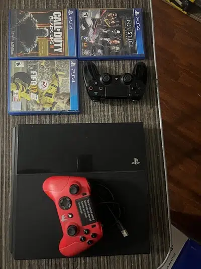 PlayStation 4 with 2 controllers and 3 free games