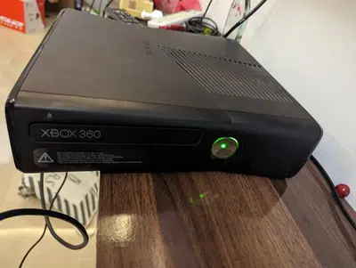 xbox 360 250gb – 2 controllers & Games