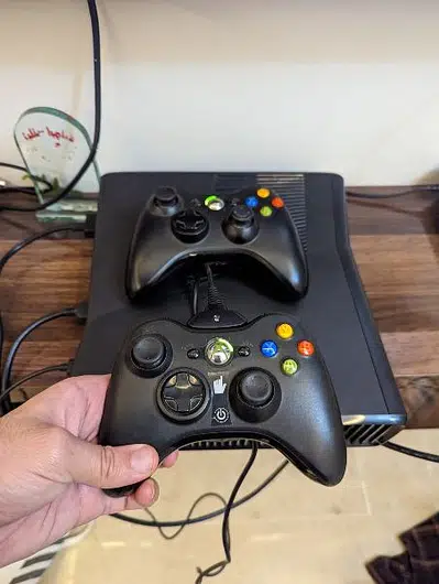 xbox 360 250gb – 2 controllers & Games