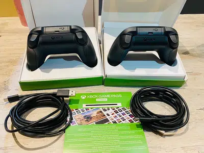 2 Xbox Series X Wireless Controller+ USB-C Cable