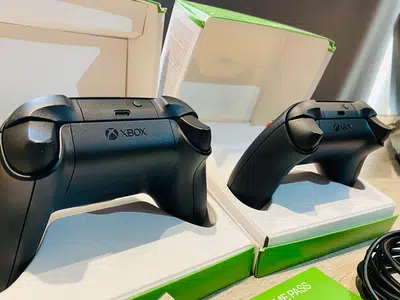 2 Xbox Series X Wireless Controller+ USB-C Cable