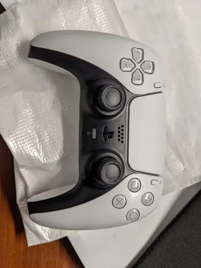 PS5 CONTROLLER (WHITE) for SALE