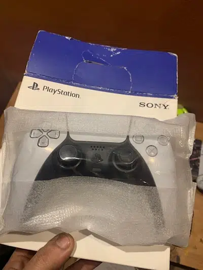 playstation 5 Controller in good condition with box
