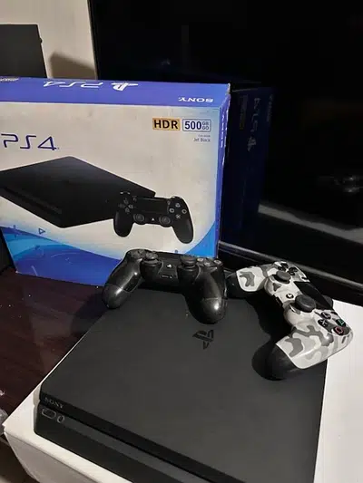 PS4 slim 500Gb with two controllers