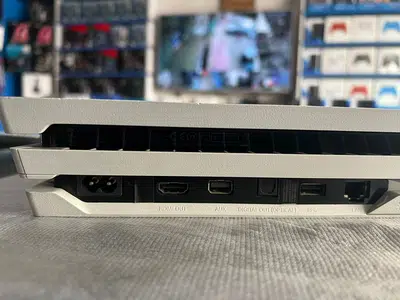 PS4 PRO WHITE 7216 SERIES ( MINT CONDITION )