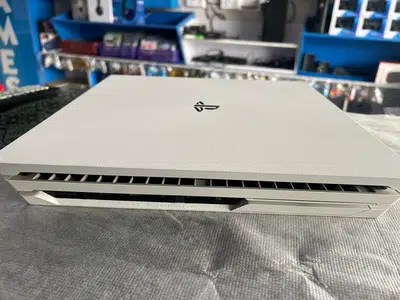 PS4 PRO WHITE 7216 SERIES ( MINT CONDITION )