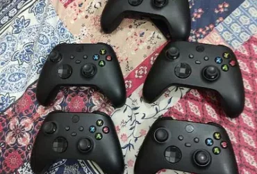 Xbox Series X Controller (Almost New)